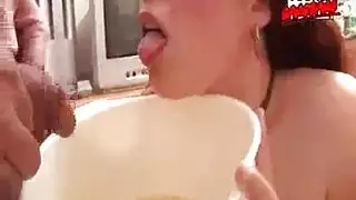 رغبة محرمة: امرأة أكبر وشاب عاشق في فعل صريح