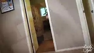 الابن يحسس علي طيز و بزاز امه جسم نار مترجم