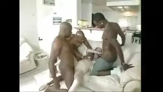 ينيك اثنتين من الزنوج