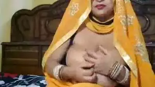تسجيل xxx على سطح المكتب: امرأة شقراء في مشهد صريح وخام