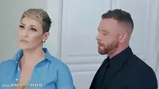 بنت تلعب في زب ولد وهو عاري في شارع