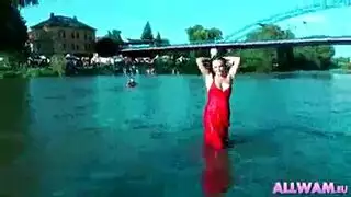 مثلية شقراء تمارس الجنس مع سمراء بقضيب اصطناعي
