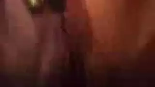 عاهرات هواة يحصلن على كل الثقوب ممتلئة في أوج عنيف