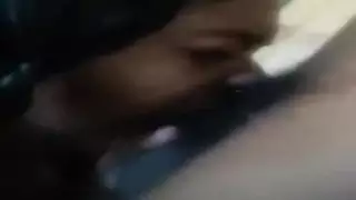 الترامبولين الإباحي: ضرب أثدائها الكبيرة في فانتازيا إباحية