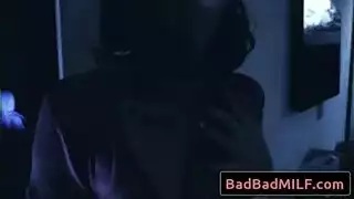 يحب الفلفل هارت ممارسة الجنس بينما زوجها خارج المدينة، في نهاية الأسبوع