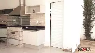 فتاة حليقة تمارس الجنس الجماعي بخشونة وقوة