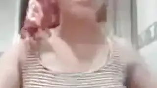 سارة لا تكتفي: تختنق بقضيب إباحي سميك