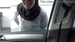 كوغر ألمانية ناضجة تأخذ عذرية اللاجئ السوري