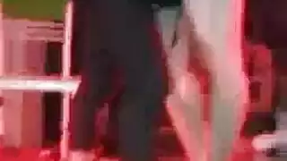 لعق شرجي صريح: عاهرة صينية تخدم المؤخرة بلسانها