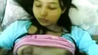 استخدام جسدها النائم لجلسة إباحية قاسية