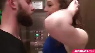 يغري زوجه با مال وي صوره وينك