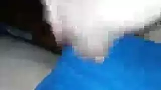 فتيات آسيويات يداعبن فتحاتهن المثيرة الضيقة بعمق