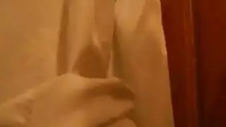 زوجة مثيرة تأخذ قضيب برازيلي أمام الكاميرا