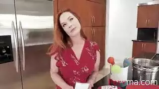 الظهور الأول لامرأة ناضجة في أفلام تحويل الجنس الإباحية