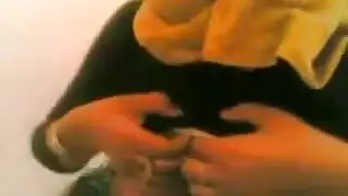 فيديو مسرب: شاب مصري يمارس الجنس بخشونة مع أخته المحجبة