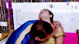 عروس هندية في ليلة دخلها الأولى بإيلاج مزدوج قاس