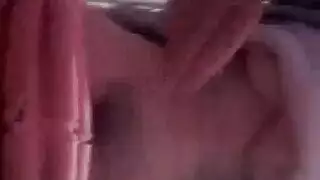 مراهقة عربية كبيرة الصدر تمارس الجنس والجنس الفموي في مشهد ثنائي