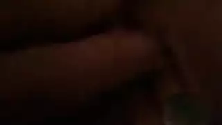 زوجة مثيرة تُلمس وهي تُراقب بينما يغطيها زوجها