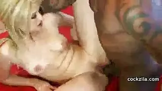 جنس علني إباحي: مضاجعة في السيارة بعد لقاء حار في المواقف