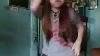 الطحن على حلبة الرقص يتحول إلى مثلث جنسي قاسٍ