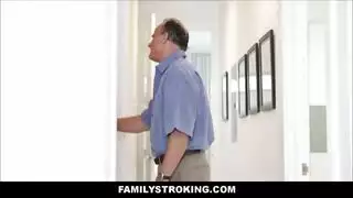 زوجة الأب الخائنة تتوسل لقضيب ابن زوجها الصلب