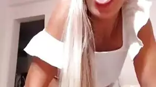 مؤخرتها حطمت الإنترنت في هذا المشهد الصريح
