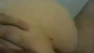 اختراق شرجي عميق بقضيب صلب طويل في مشهد إباحي صريح