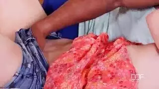الشقراء تأخذ زب قوي في الداخل بعمق