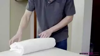 تسوي مساج ونيجها بعنف سحتقيات