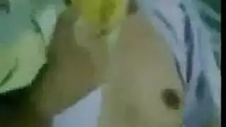 طالبه مصريه تقلع لزميلها