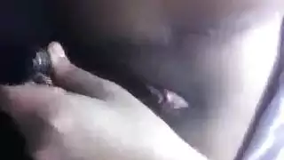 الشقراء الناعمة تداعب نفسها على السرير