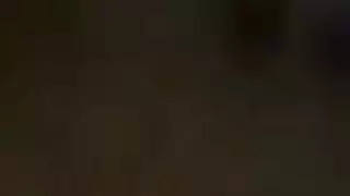 عاهرة عربية شابة تستمتع بعمل شرجي ومهبلي قاسٍ