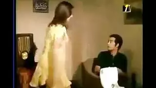 شمس البارودي ترقص بقميص النوم وقبلات ساخنه