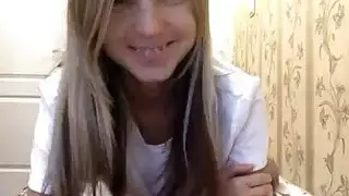 لا حاجة للقضيب الحقيقي: جينا جيرسون تبلغ النشوة بالاختراق بالألعاب