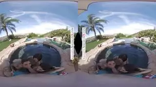 فوضى حوض السباحة: سكس واقع افتراضي مع بنات جامحة