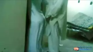 اختة لابسة مايوة