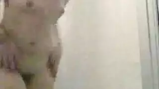 حفلة بوكاكي مع مخنثين: سائل منوي على كل الوجوه