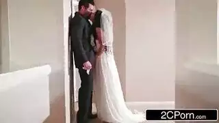 عاهرة كاميرا الويب الشهوانية تستمني حتى النشوة المكثفة