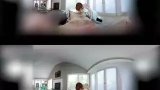 مص في الواقع الافتراضي: شقراء تأخذ حمولة ساخنة