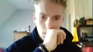 هذه الألمانية لا تنتظر – تحتاج لتصوير فرجها الآن